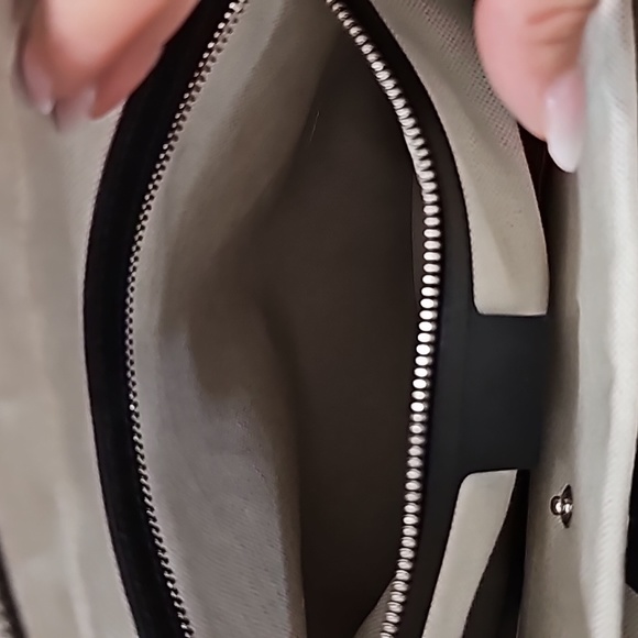 Like New GUCCI GG Embossed Briefcase Laptop - Picture 12 of 16